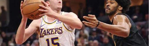 博鱼体育官网-冲击最佳第六人？湖人里夫斯15+6+6效率完胜保罗