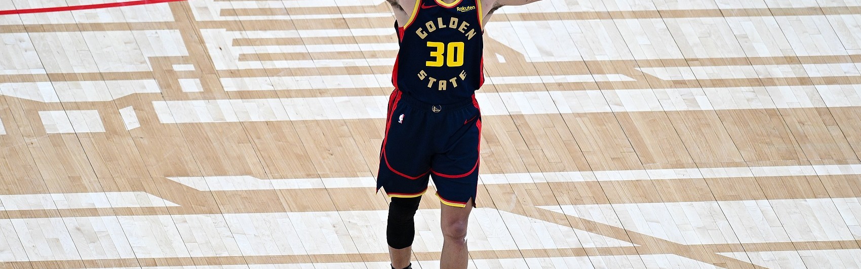 博鱼平台-库里生涯投过110个节末超远三分 按新算法三分命中率能提高0.4%