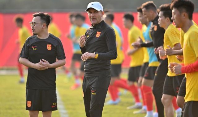博鱼平台-观察+挖潜！新国足与时间赛跑 战术组合不走亚运路